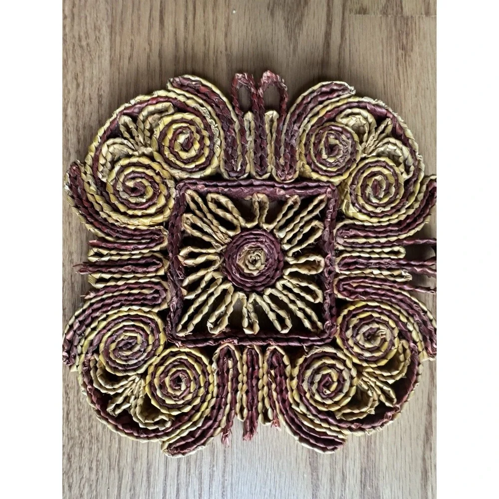 Vtg 70s Woven Straw Raffia Trivet Set 2 Boho Wall Art Floral‎ Scroll Hot Pad